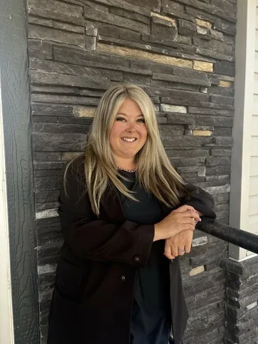 Photo of Lindsay Holmen