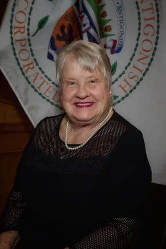 Photo of Diane Roberts
