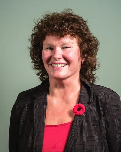 Photo of Lynn Chisholm