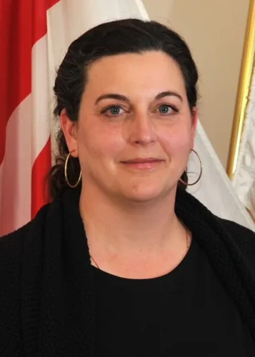 Photo of JULIA Mason
