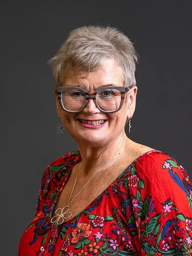 Photo of Carolyn Harris